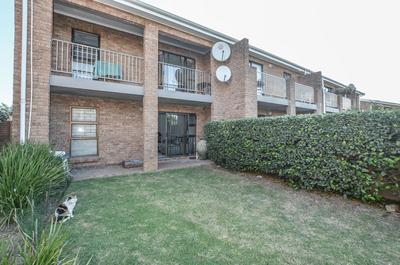 Apartment / Flat For Sale in Sonstraal Heights, durbanville