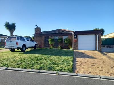 Townhouse For Rent in Brackenfell South, Cape Town